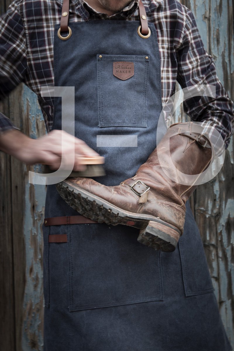 AlaskanMaker's tweet photo. Suivez le renouveau du tablier pour #makers ! Lancement J-6. Fier de faire.   #mode #tablier #diy #cuisine #bricolage #nouvellemarque https://t.co/SvUjhizIDY