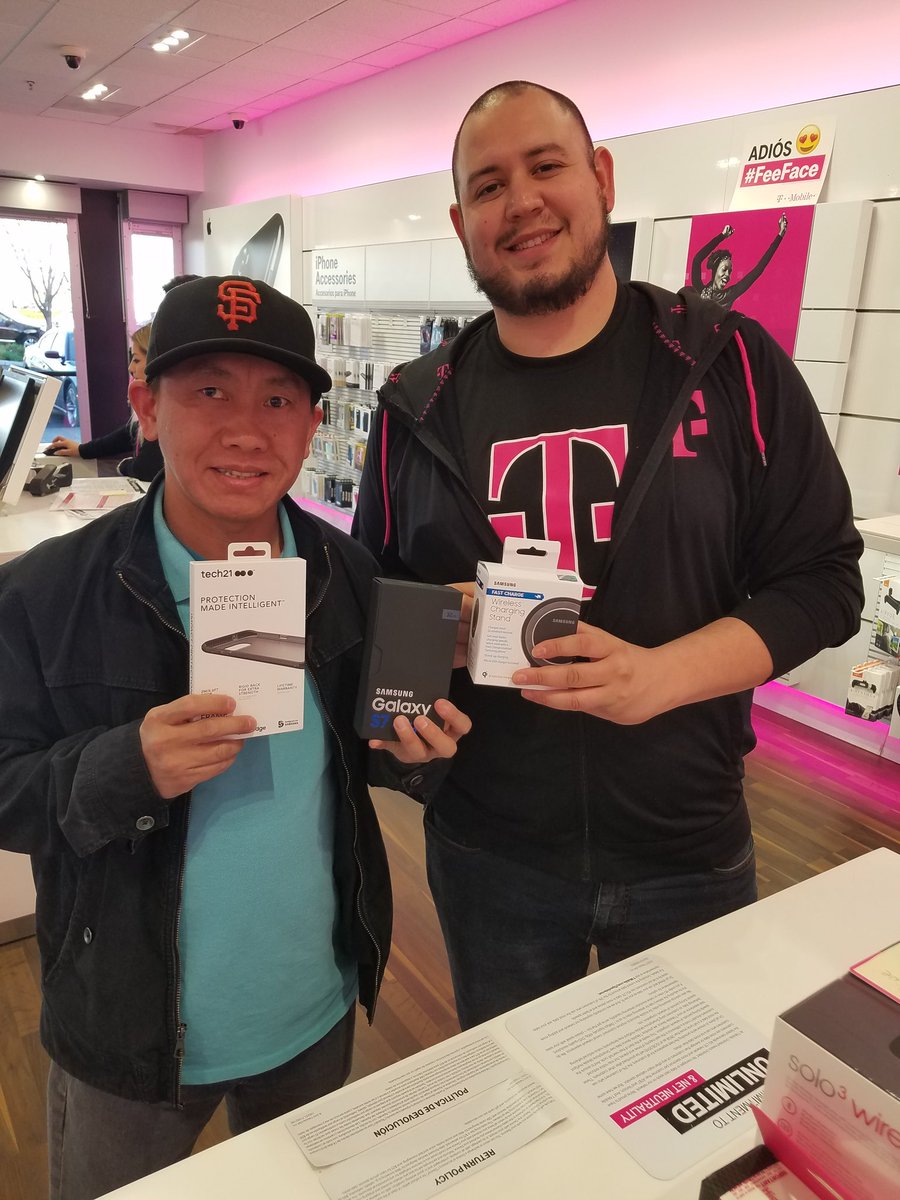 StevenJAMes02's tweet photo. hooking my customer up with some Samsung essentials!! galaxy S7 edges, case and wireless fast charger!! @theSamsungSide https://t.co/iIT9Tr225Q