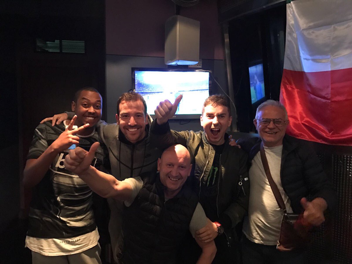 lorenzo99's tweet photo. ¡¡Remontadaa!! ¡Increíble!! 6-1 🔴🔵 @FCBarcelona @PSG_inside #ucl https://t.co/N8DzSw6yog