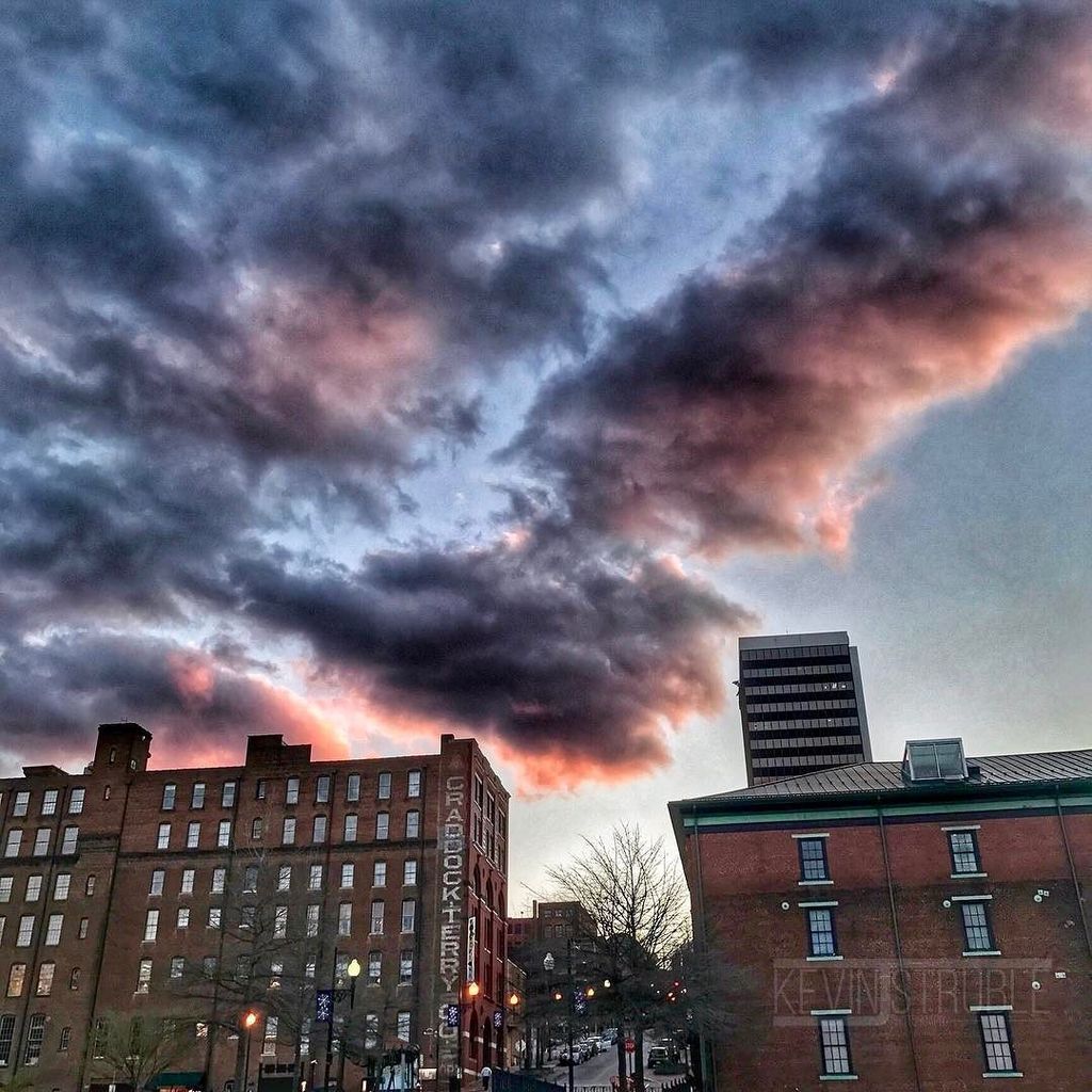 kevinjstruble's tweet photo. Downtown Lynchburg #Virginia #loveva at #sunset @spann @stormhour #sunriselovers #sunset_p… https://t.co/01vxUiyQ39 https://t.co/m7AGos4Dx8