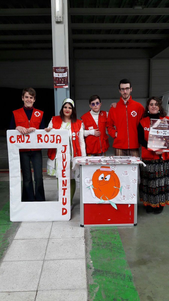 CruzRojaCuenca's tweet photo. "1,2,3 responde otra vez", en #Tarancón, con los voluntarios de Cruz Roja Juventud, por el Día Internacional de la Mujer, #formula8M https://t.co/0q5sMXdyVc