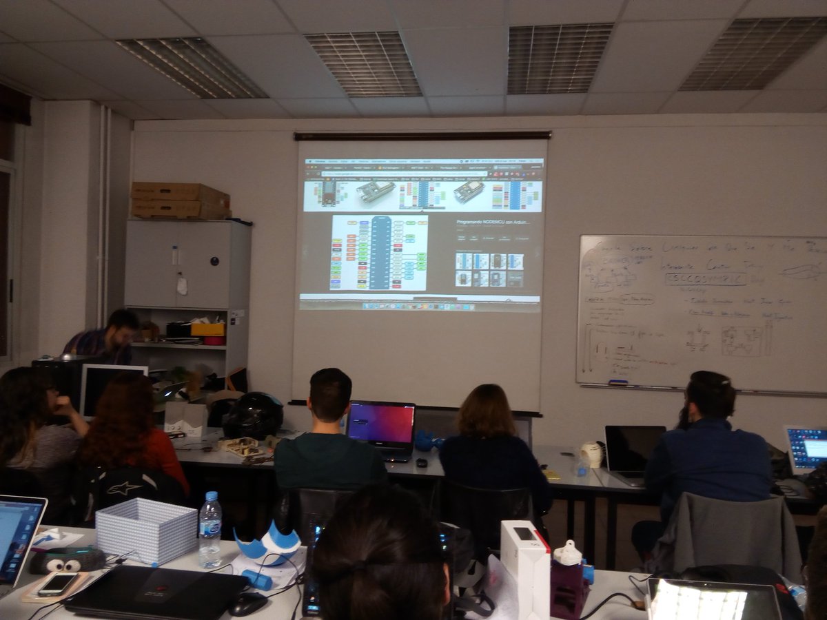 MiguelBiicode's tweet photo. Impresionante la explicación y demostración en vivo de @paclema en @HackLab_UPM sobre mqtt e IoT. @ETSIDI_UPM https://t.co/91pbTMJvwY