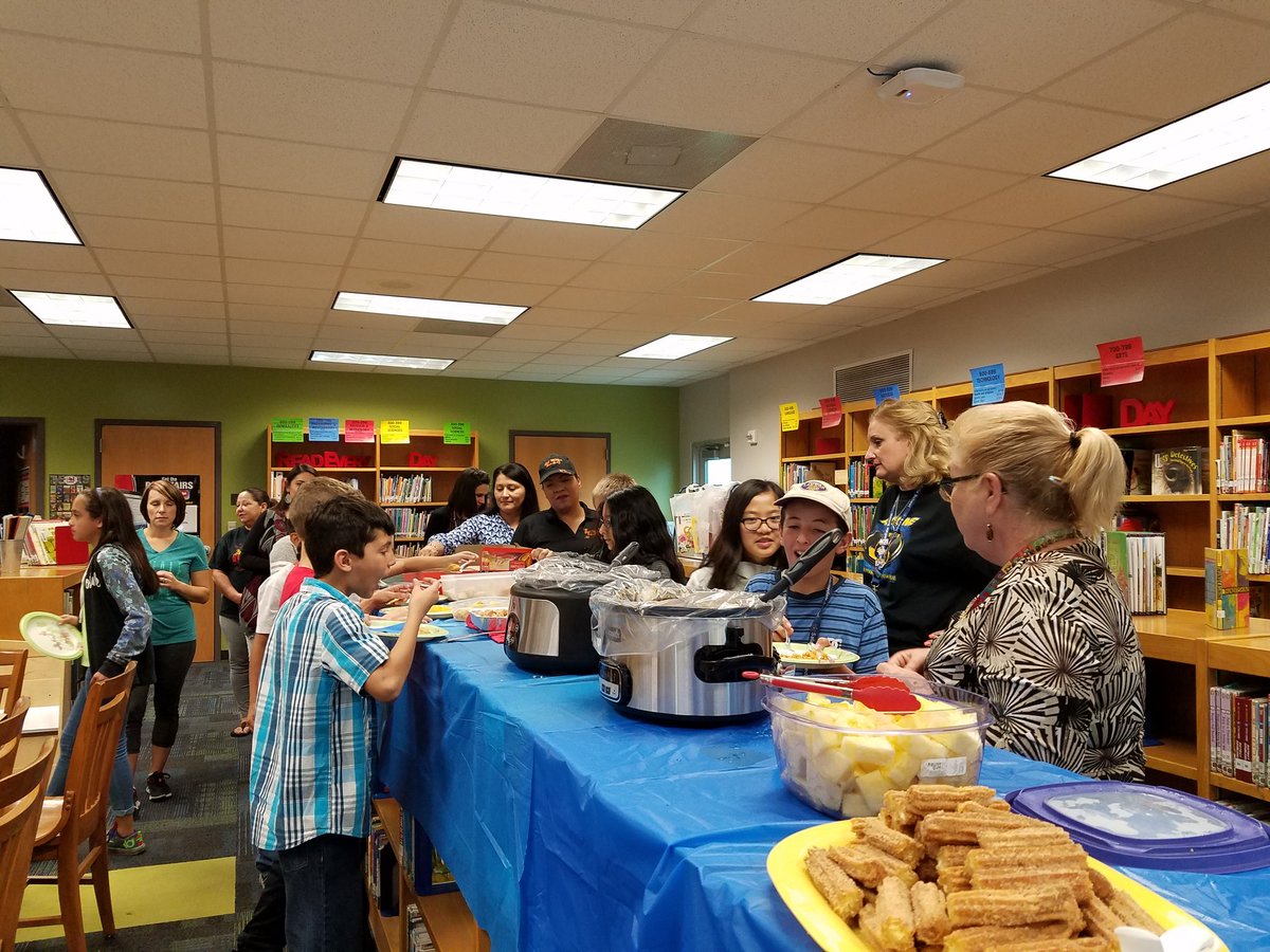 ddpetter's tweet photo. Ms. Madigan's class are enjoying family heritage food and presentations. #saladopatriots #ecisdtweets https://t.co/5NIrq2o4XU