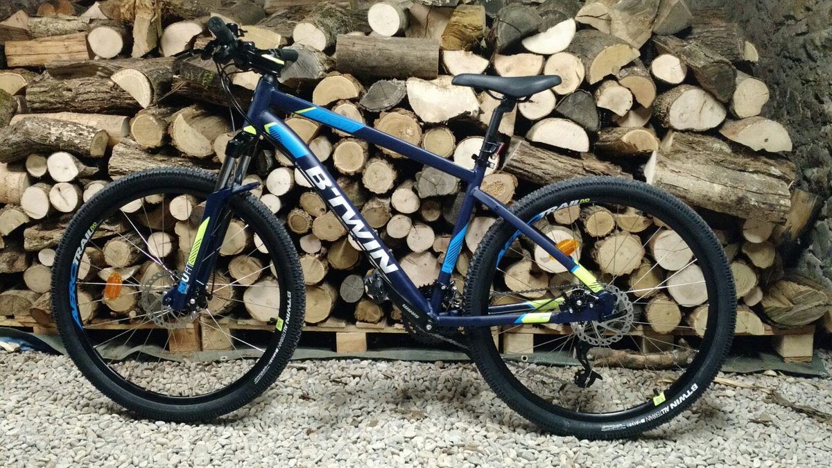 Cath_Dubuc's tweet photo. @voldevelo VTT volé ce soir à Lyon devant le Malting Pot. Merci de votre aide. https://t.co/xi7PX89vJm