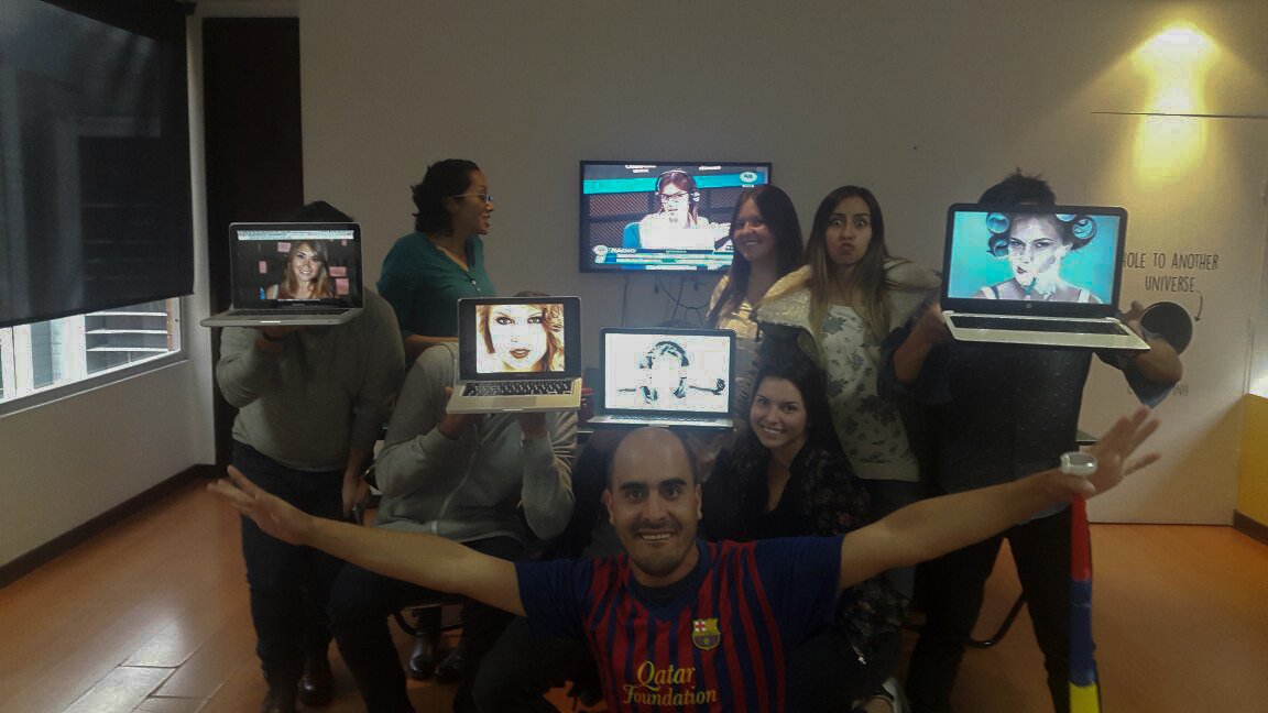 Elduquee's tweet image. Calo con las chicas de la oficina!  @FSRadioCO  #FSRadioColombia #barça #FCBPSG #FOXSportsco