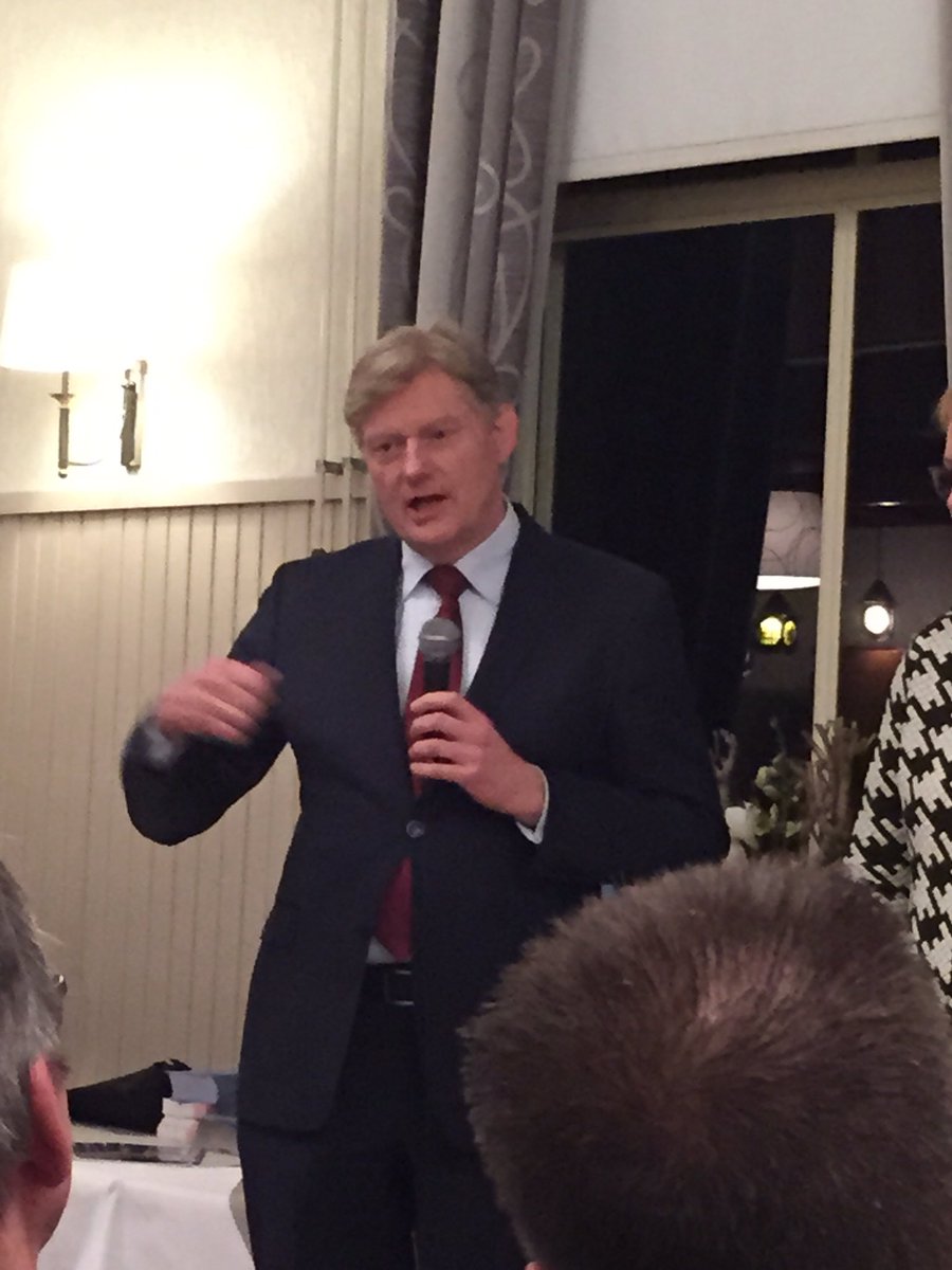 Topavond over Jeugdhulp 👌 in #Maarssen met <a href="/mjrijn/">Martin van Rijn</a> <a href="/Jacq_gomesJHV/">Jacqueline G⭕️mes</a> @Loesypma2  <a href="/fleurimming/">Fleur Imming</a>