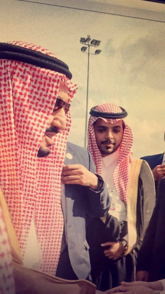 Alhoubail's tweet photo. حمس بن سعد بن حمس الحبيل
ضمن منسوبي السفاره في دولة بروناي أثناء استقبال الملك سلمان بن عبد العزيز آل سعود حفظه الله. https://t.co/1bBChg2bxs