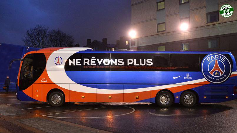 FCBuvette's tweet photo. Le PSG est en car de la Ligue des champions #FCBPSG https://t.co/haHvsvduHH