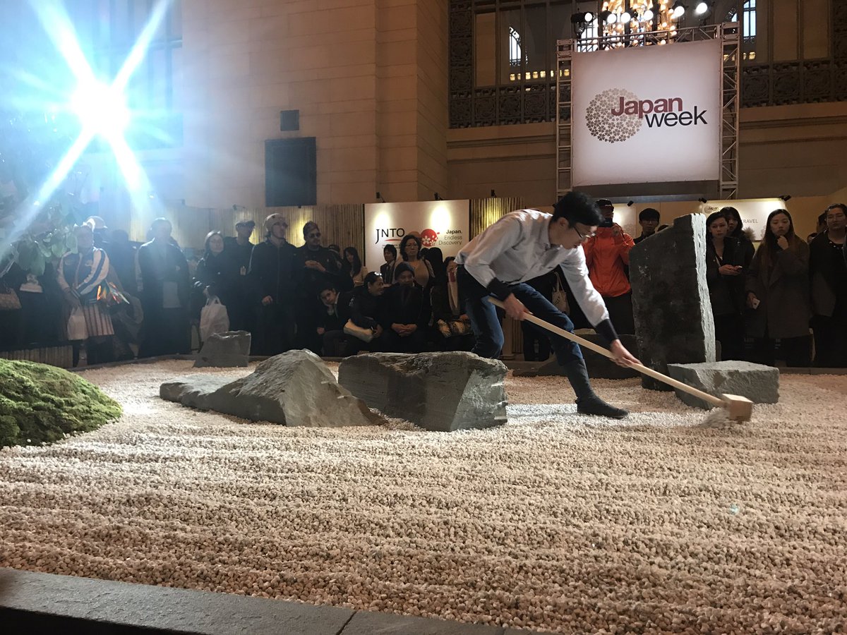 zolguga's tweet photo. The most unexpected thing you can imagine to find in a bus terminal. #JAPANWEEK #rockgarden #drylandscape #onlyinnewyork https://t.co/u1LA5hKGPR