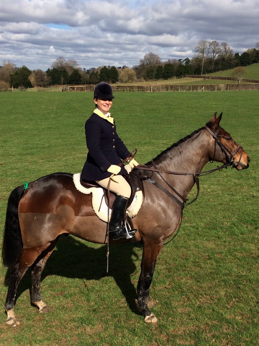 AliceDunsdon's tweet photo. Hunting one of my homebreds @SurreyUnionHunt https://t.co/W4Lr8doj9c