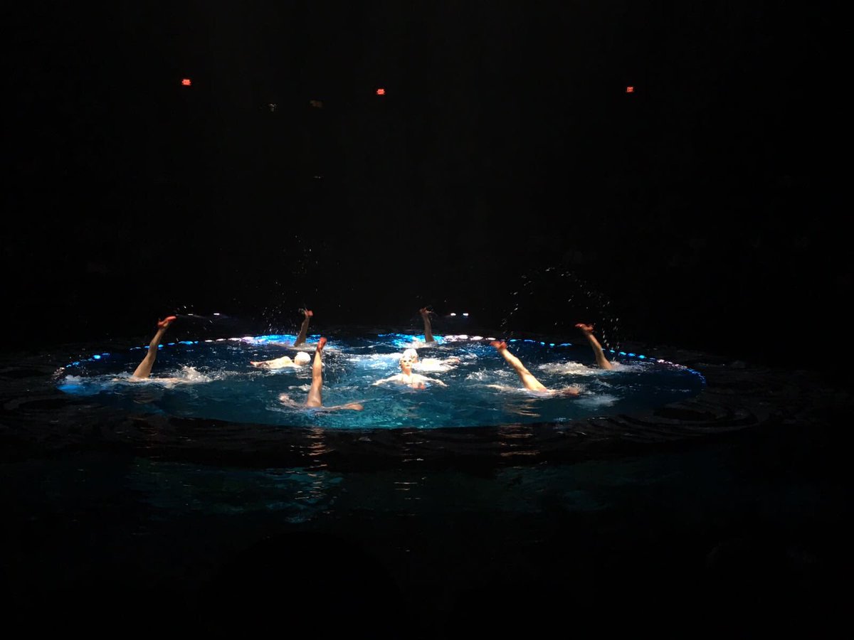 It's the weekend! Another week of shows complete #lerève #thewynn #LasVegas #performer