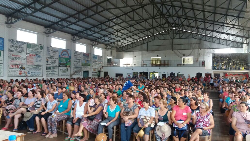 Valdeci13RS's tweet photo. No Encontro d Mulheres Trabalhadoras Rurais d 4 Colônia. Quase MIL mulheres participaram. Luta total p/NENHUM DIREITO a menos! #RestingaSeca https://t.co/xs5GSr7fbi