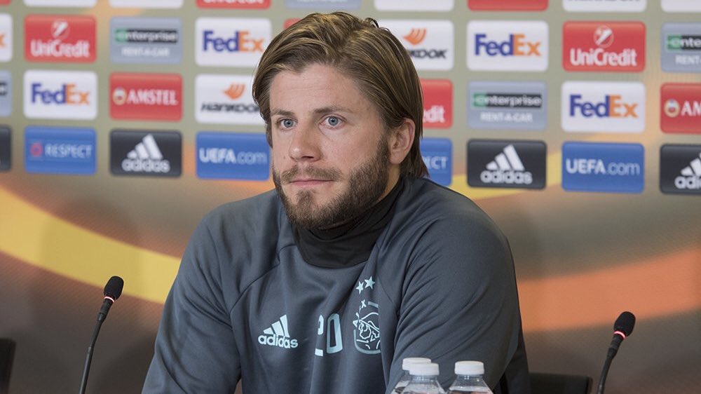 Lasse Schöne verbeterde de tolk op de persconferentie &amp; zei zich te verheugen op #kopaja ➡️ ajax.ms/BWD #UEL