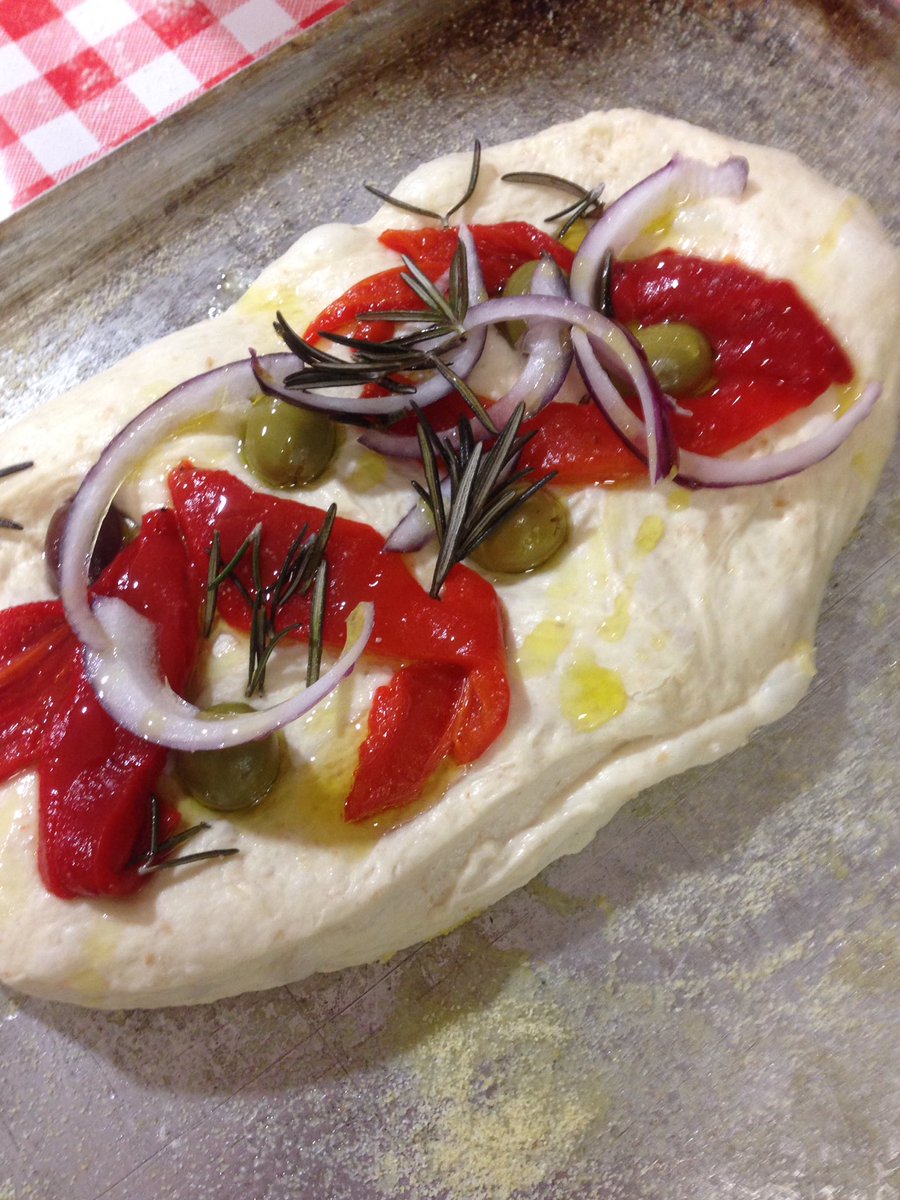 letscookandgrow's tweet photo. Breadmaking workshop with @letscookandgrow @kgardencooks @workingkitchen @FSLprep great evening #realbread https://t.co/wmbXQm809f