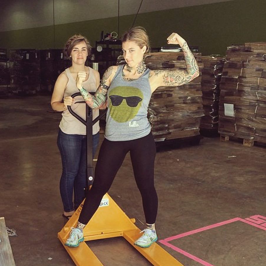 IROCKSOWHAT's tweet image. #girlsruleboysdrool .
.
.
#hellomerch #helloapparel #internationalwomensday ift.tt/2n7KiU6