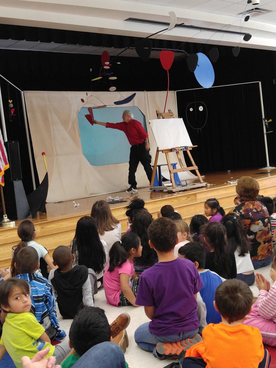 margaretsavory's tweet photo. flying art at JKES today https://t.co/V2gvC1ko1o