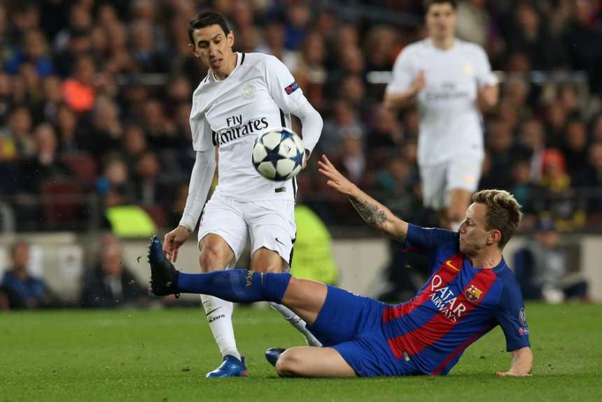 DTVTotal's tweet photo. 🇷️🇹️❗Si piensas que hoy lo robaron al Paris Saint Germain en el Camp Nou. #FutbolTotalDIRECTVROBO #FutbolTotalDIRECTV10Años https://t.co/x9m484H0yY