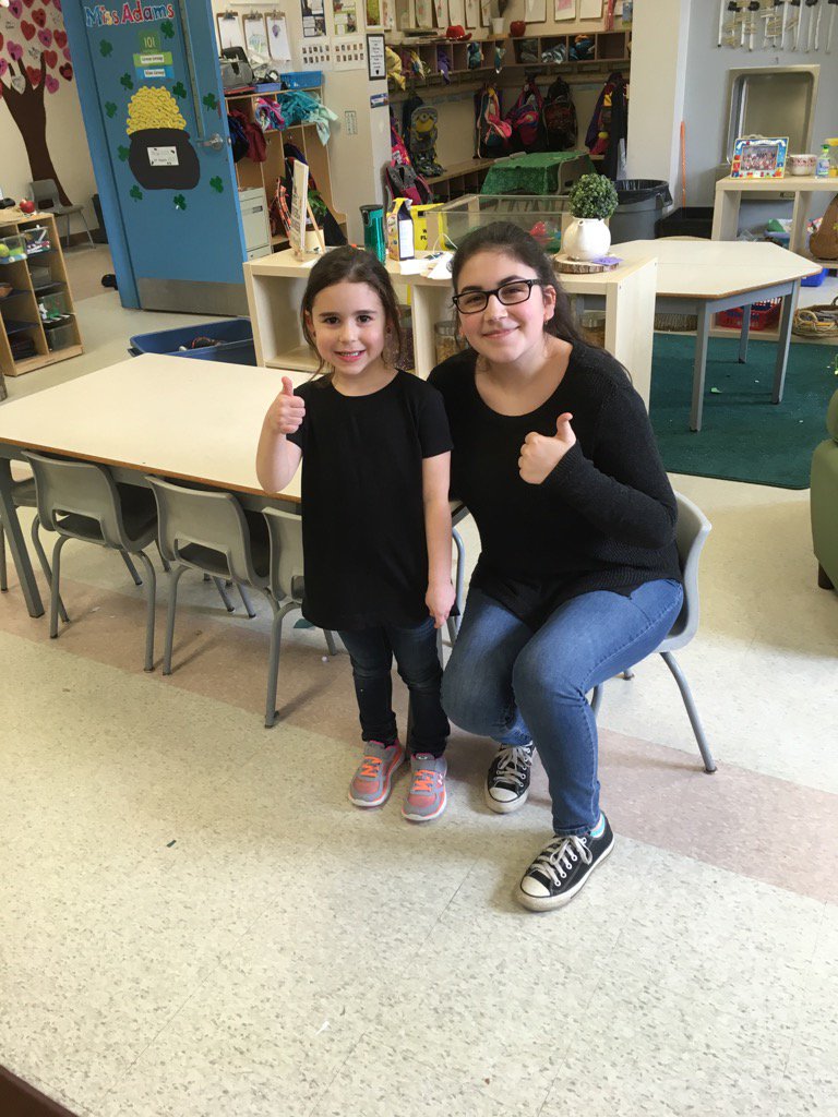 GreenBlueKG's tweet photo. We made many connections between this S and today's Class Vol.! Skinny jeans, black shirts, G (io),🇮🇹, brown hair &amp; 👀 https://t.co/jHY8ySWqcW