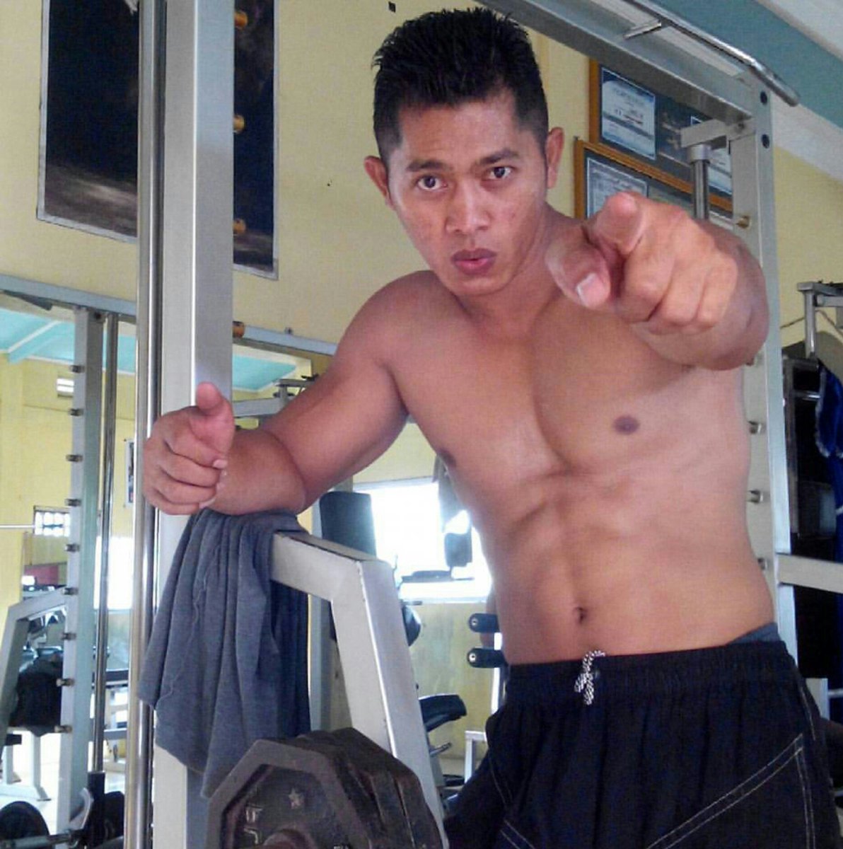 rudi_ardiansya's tweet photo. Pagiii pak satpam gantenf #satpamganteng #securityganteng https://t.co/NtfaOHZYo0