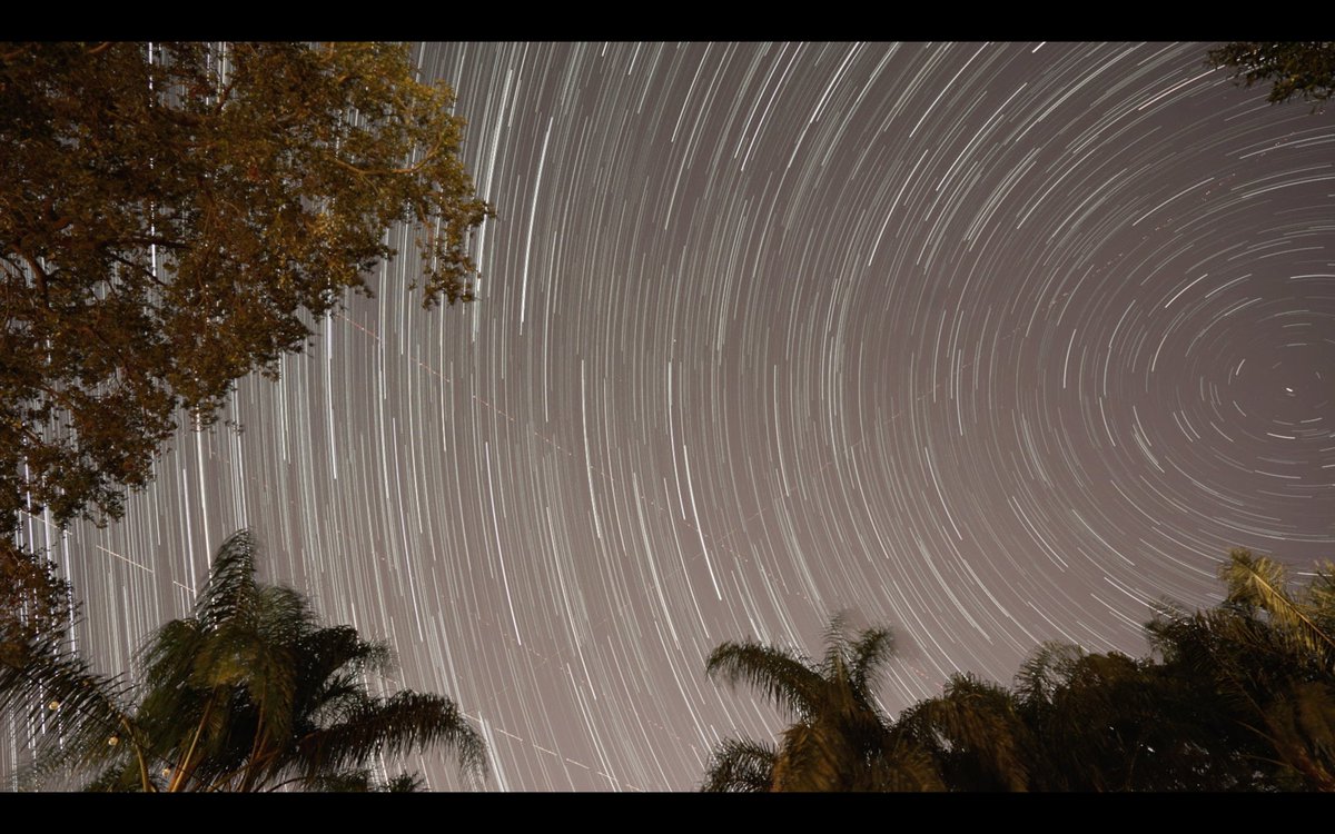 AirLandMedia's tweet photo. Star trails over SCV #airlandmedia
#somethingdifferent #sony
#sonya7sii #santaclarita #starphotography https://t.co/XwMWkmpO3X