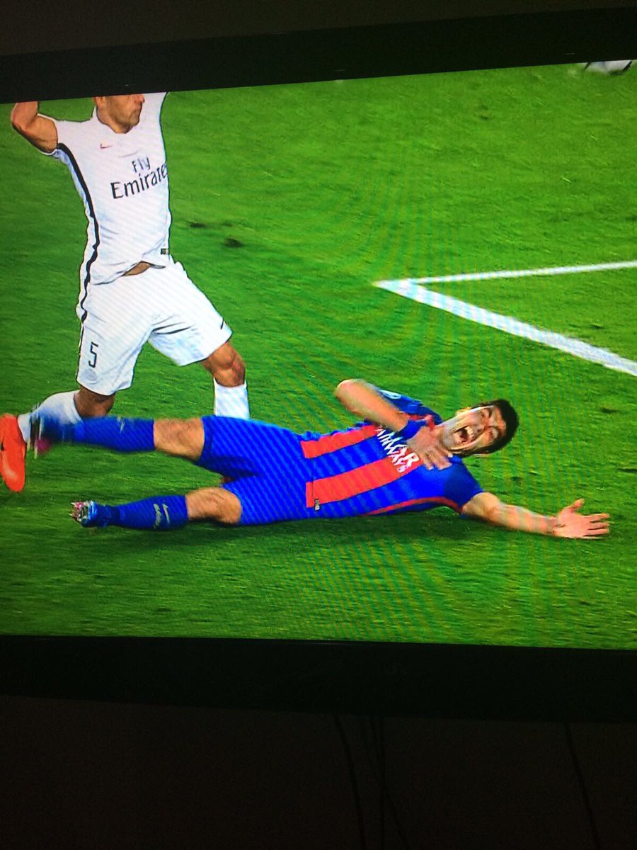 jacksimpkin9's tweet photo. Just like to wish Luis Suarez a speedy recover after the horrid throat injury he suffered during the incident for the 2nd pen. #Pray4Suarez https://t.co/xUkWfwpDhm