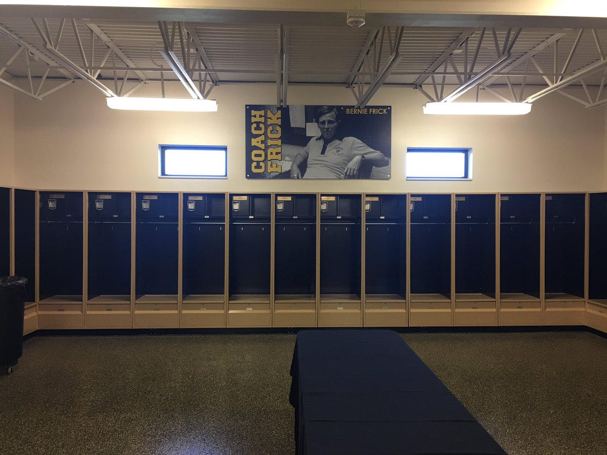 The Huskisson Athletic Center doors are open... Thank you Yellow Jacket supporters! #JacketPride