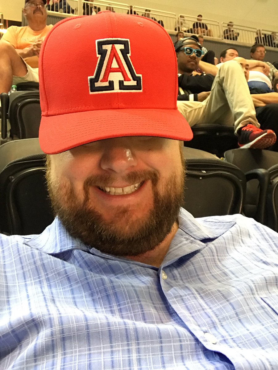 keithfly12's tweet photo. My pops left at half bc he was sleepy. I shall watch the end of game solo. #pac12hoops https://t.co/xEevLyIGdC