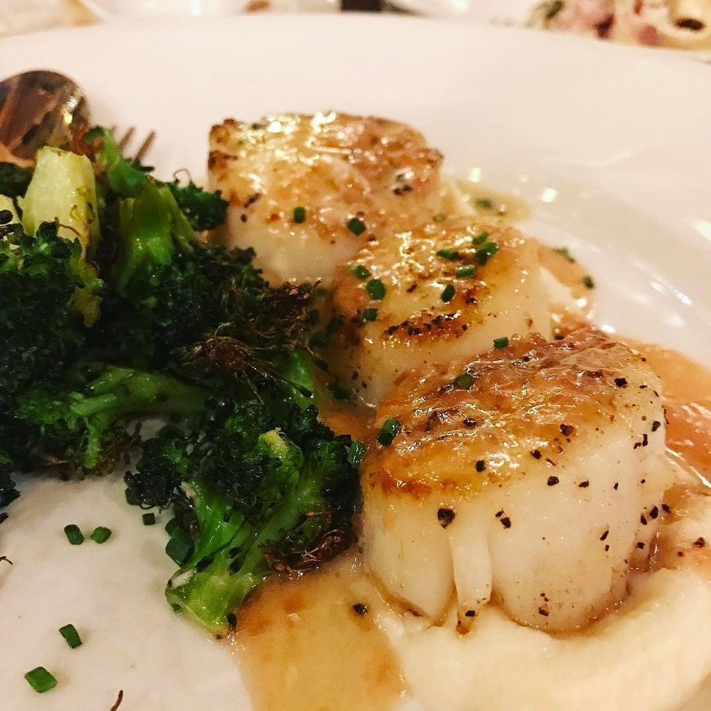 SaturdaySnacks's tweet image. Finally tried @nostranapdx - the #scallops and serious sauce deliciousness will keep me coming back. 😋 #pdxfood #la…