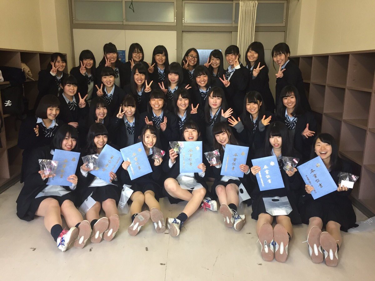 平成29年3月8日
大好きな鎌高を卒業しました🎓🌸
この8人で、先輩後輩に恵まれて卒業できて本当に良かった！
それぞれの道に進むけど、私達は一生付き合い続けるぞっ✌🏻
みんなありがとう！！
大阪旅行たのしみだね✈️