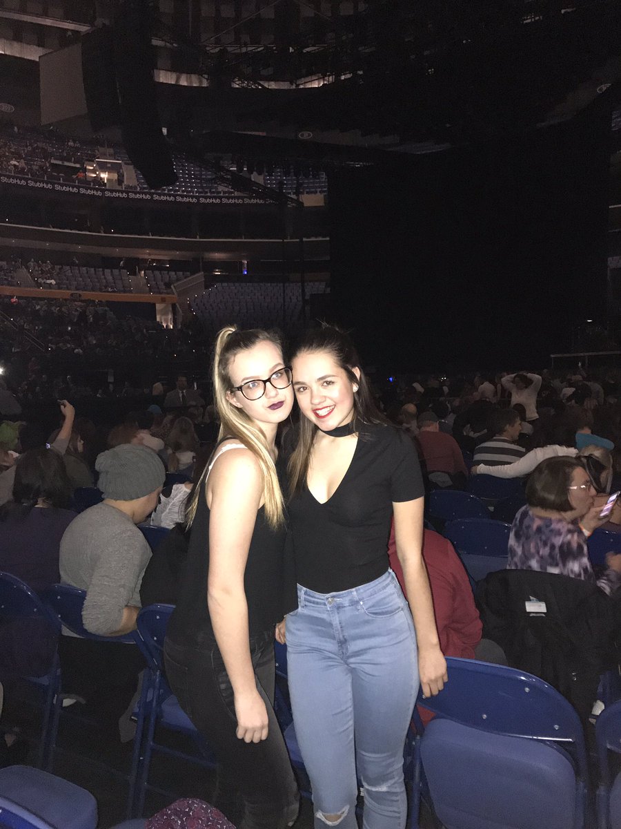 erinnnmccarthy's tweet photo. @maroon5 tonight was beyond amazing 😇😍💘#MaroonVTour #maroon5 https://t.co/L6IXzRkoSS
