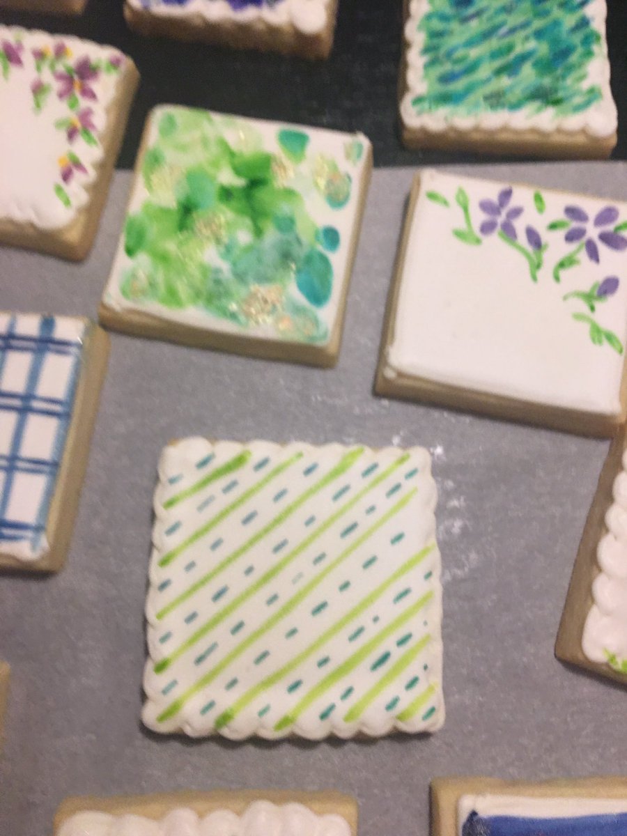 AmandaGaBaBa's tweet photo. Bad pic of the aforementioned cookies-sugar cookies with royal icing and watercolor designs! #cookiesmakethingsbetter #bakeitoff https://t.co/judJQE7sn7