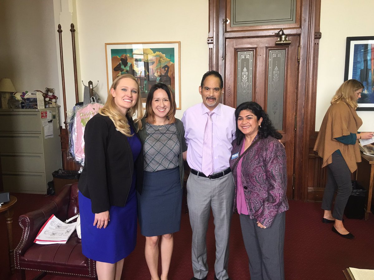 ghdhs_members's tweet photo. We stopped by to see @GFColeman today to discuss HB1201! Thank you for your service! #txlege #rdhlife #dentalhygiene @TexasDHA https://t.co/FOpcCteq38