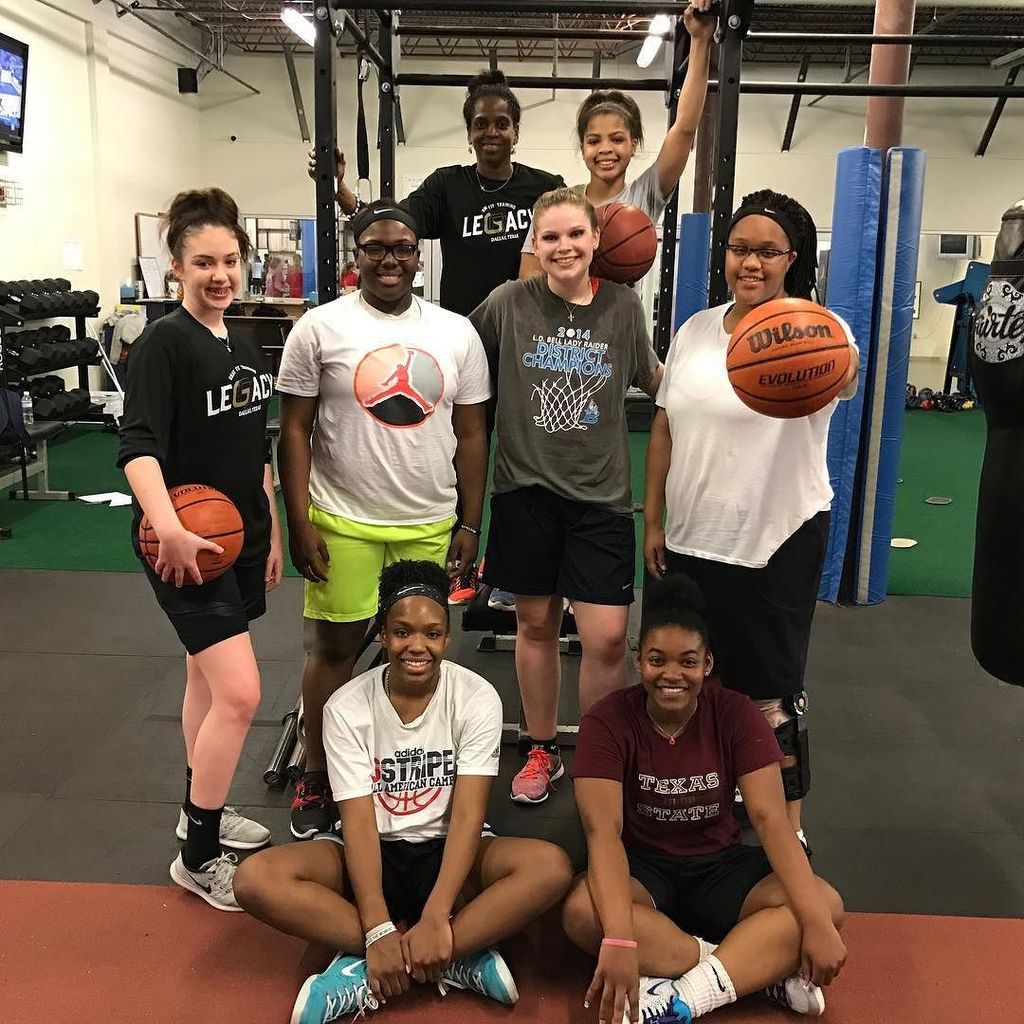 grayfittraining's tweet photo. Our village! #proudcoach #purpose #wewerk #wehoop #dfwbasketball #ncaawbb #legacy #grayfitโฆ https://t.co/MZrTxFPsCx https://t.co/b7IsNqrkE1