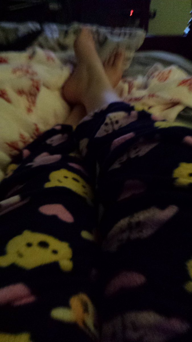 LittleLiliO's tweet photo. Decked out in #whinnithepooh #feelthepooh #littlespace #littlebean #littleme #littleself https://t.co/QLUaPMwGjd