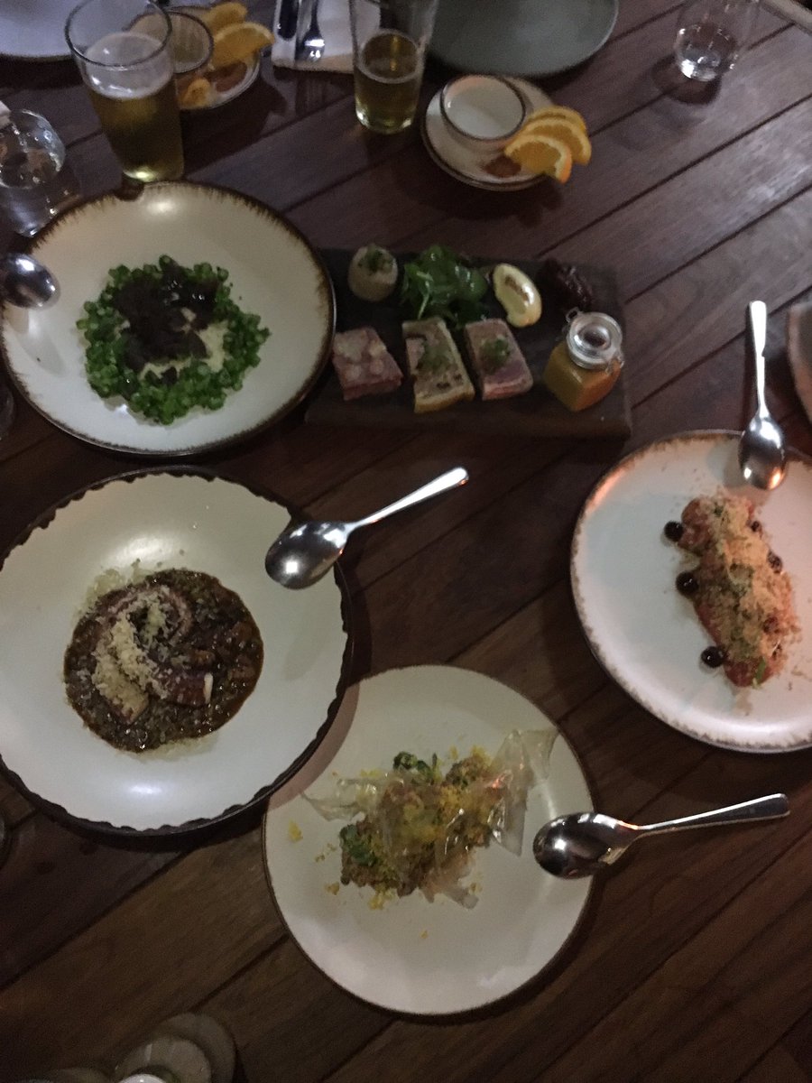 Hay lugares imperdibles, de esos que se convierten en destinos gastronómicos: <a href="/MagnoBrasserie/">Magno Brasserie</a> <a href="/PaulBentley1/">Paul Bentley</a> (las fotos le quedan a deber)