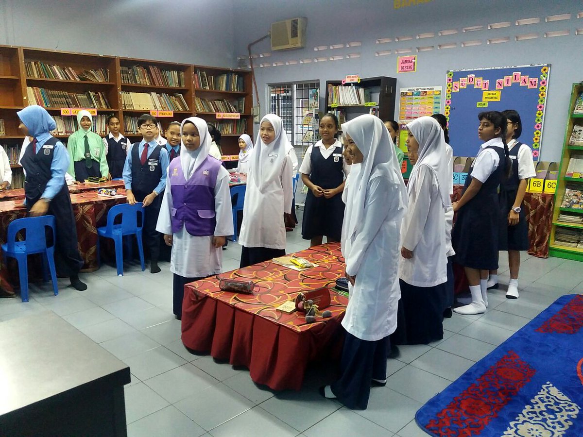 PPPSetiawangsa's tweet photo. #myPPP #P2baM #challenge365myPPP #Day68 #MyEnglish Sumbangan Buku Bacaan di Sek Mariant Convent  @m_kayveas @simonsuresh1 @barisanasional https://t.co/QaEVp8skSk