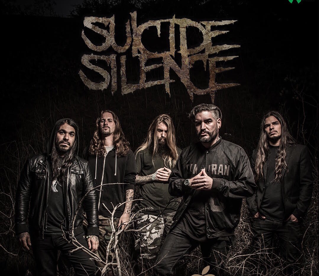 .@suicidesilence se reiventó en su nuevo disco.Pesado,doblebombo,voces limpias,guturales,cuerdas acústicas,coros poperos.Todo a la vez. 😐