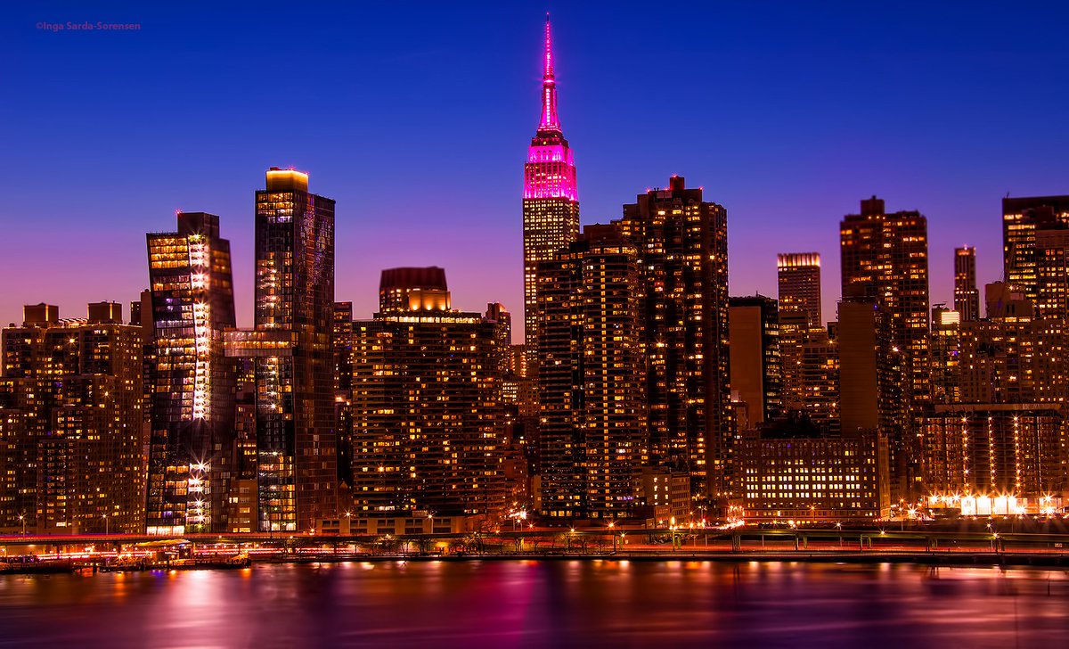 isardasorensen's tweet photo. The @EmpireStateBldg lights up for #InternationalWomensDay . #NYC #NewYork https://t.co/lUJQ3oewf1