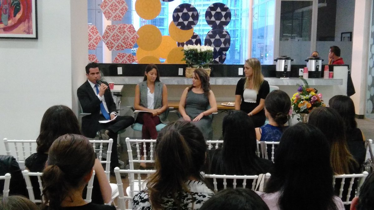 gracielavelasc0's tweet photo. Panel de las Mujeres en los Negocios. @JovenesCOMCE https://t.co/HfVo4Oo0m7