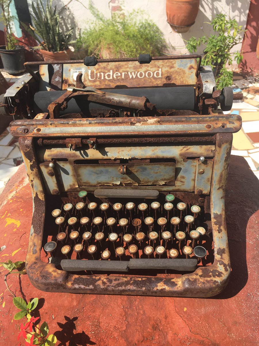 missjillpr's tweet photo. Now I gotta start to write my story of how Cuban music influences American music. Wish me luck! #typingwithtwofingers #Cuba #howmanywords https://t.co/o8azma8d5R