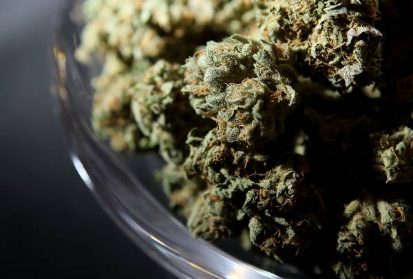 Nevada moves forward with recreational #marijuana despite #Trump administration comments
  dld.bz/f35Tv …