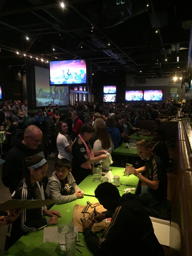 TimMcDermott6's tweet photo. Crazy turnout for Meet The Team party. Biggest ever. https://t.co/q6FEYuEtdW