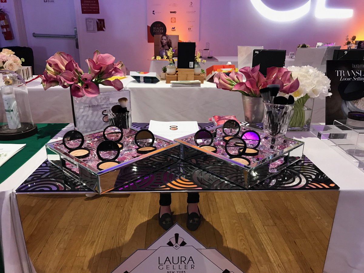 LauraGeller's tweet photo. Having a great time at @CEWinsider #CEWDemoNight! https://t.co/mXoWgBgEMv