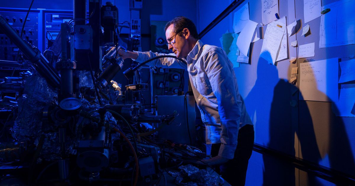 thekenshen's tweet image. IBM fit an entire bit of data on a magnet made with a single atom dlvr.it/NZZJVH #Research_Lab #Data_Storage