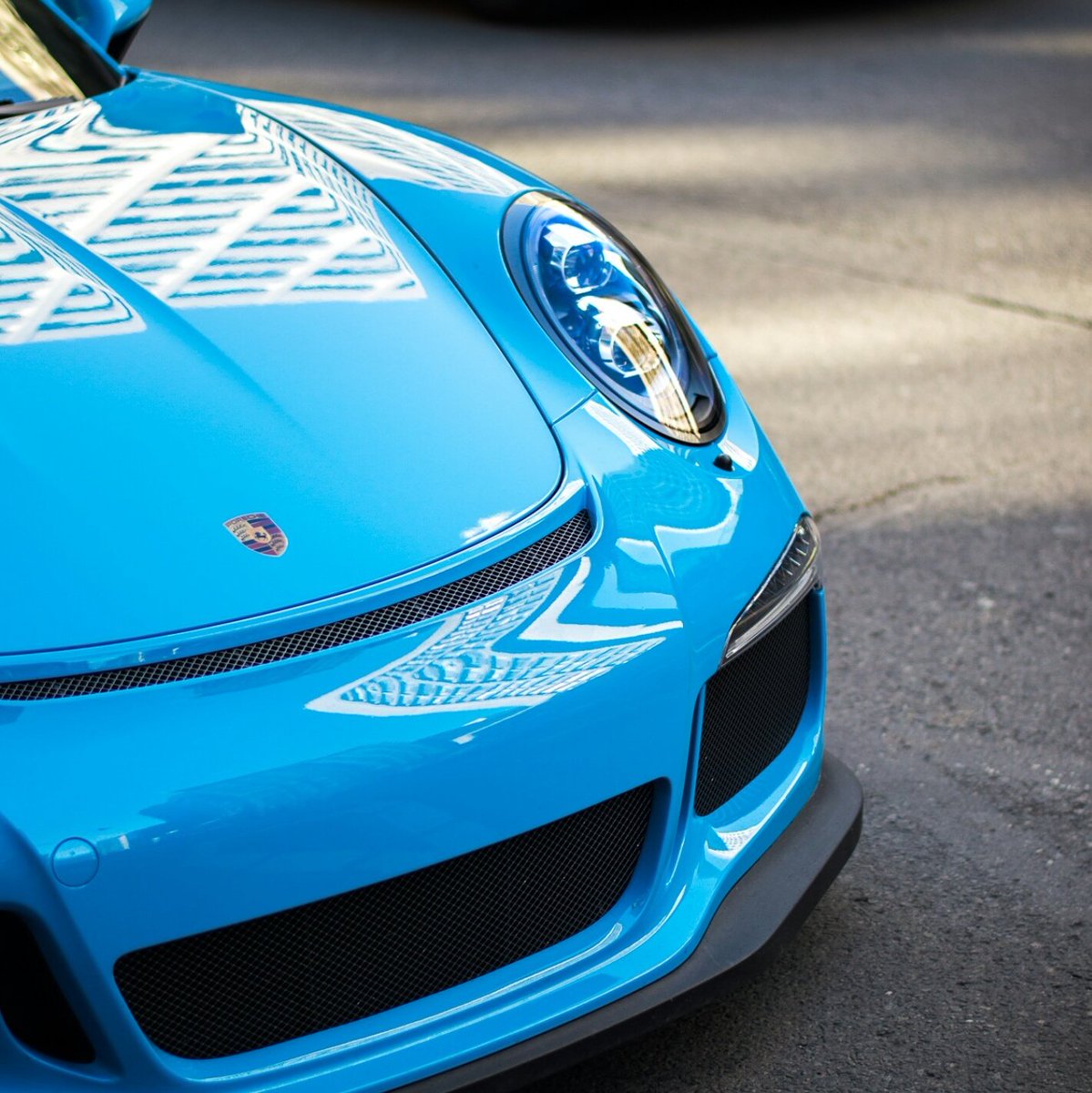 Check out this article written by a female car enthusiast! 

thegreasyfix.com/she-likes-cars/

#womensday2017