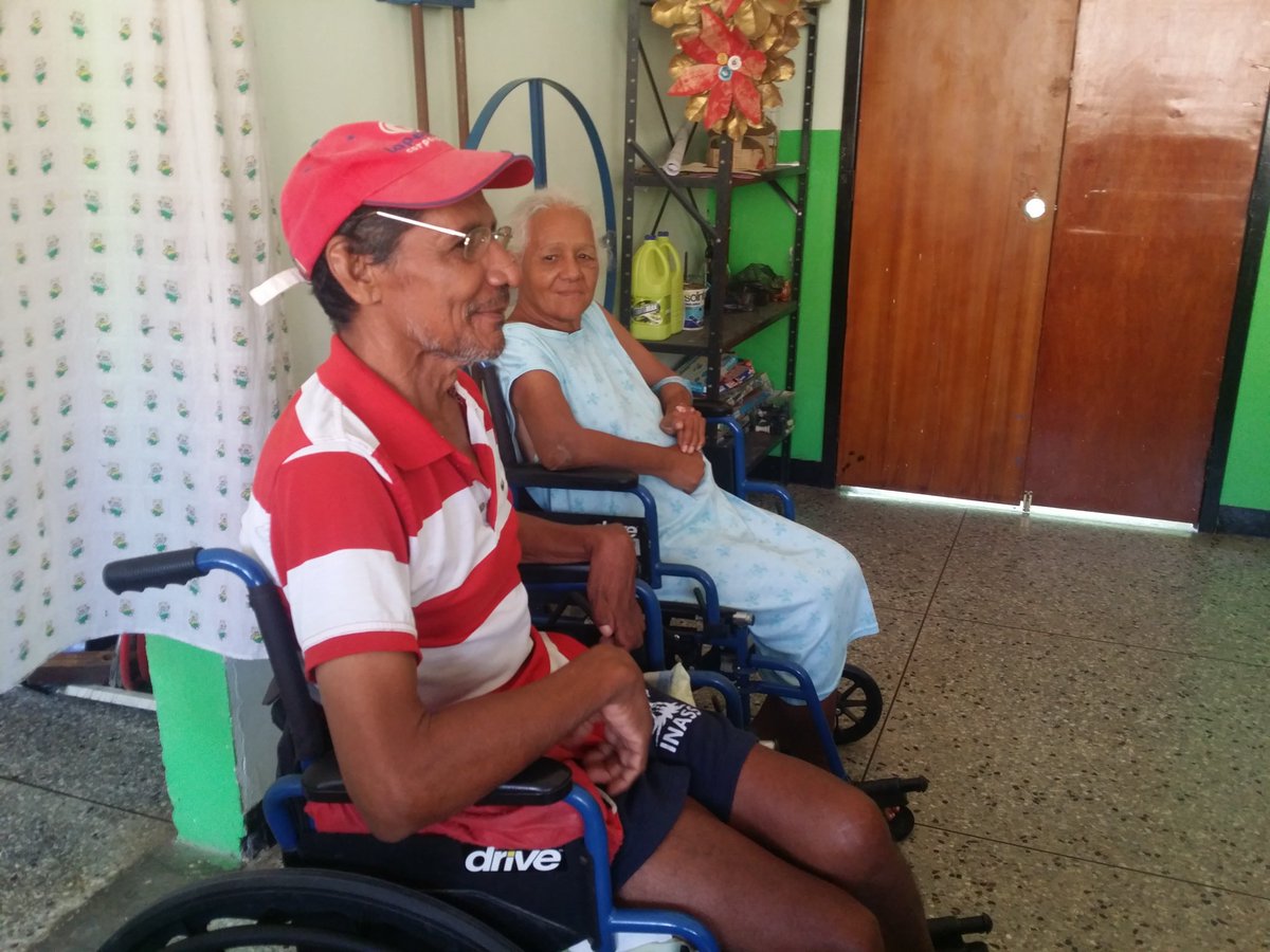 amilcarciber's tweet photo. @salainass @magallyvina #LunesDeSabiduria #AreaDeProgramasSociales Nuestros 👴👵👴👵Recibieron 1 #Charla Sobre #Noviazgo 👫 y #Matrimonio 👰💂💒🏘️ https://t.co/fIEC2cyOPZ