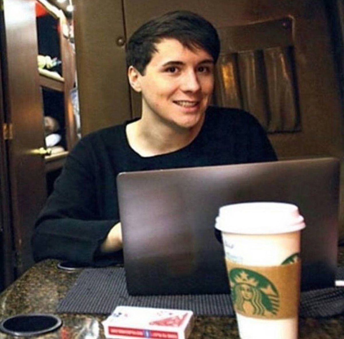 I'm Seth 
- descriptive
- bi 
- really lame 
- needs friends
Idk what else to say. Retweet if you'd like.