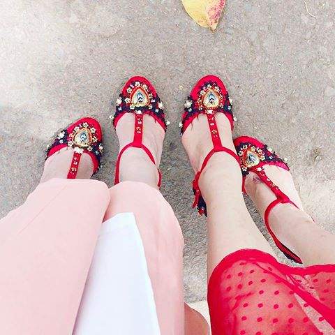 _cleoregina's tweet photo. Twin shoes with my sissy @dr_danise so cutest #walkstothepath @DP_BISTRO https://t.co/yOOWd6zmey