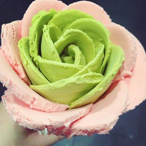 _cleoregina's tweet photo. Blooming gelato [raspberry matha] @DP_BISTRO so elegant ice cream! https://t.co/b9y3igbQSq