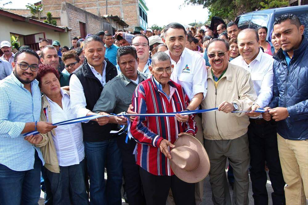 FHIS_HN's tweet photo. El ministro @mariopinedav participará mañana en @FrenteaFrenteHN para exponer los proyectos que ejecuta el gob del Pdte @JuanOrlandoH https://t.co/zLy1yQWT5A